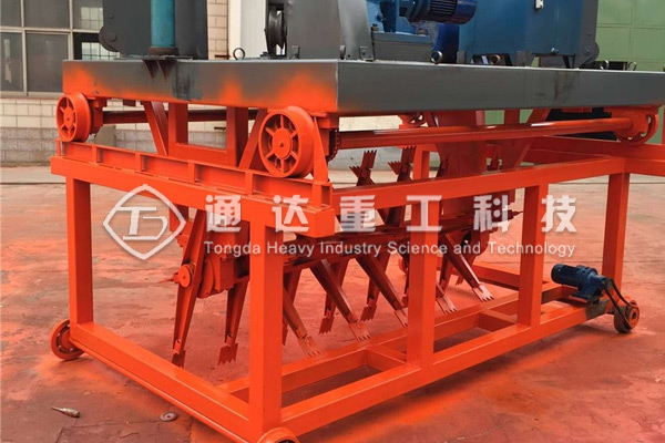 液壓升降有機(jī)肥槽式翻堆機(jī)細(xì)節(jié)圖和工作原理